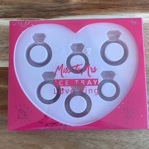 Bridal ring ice tray